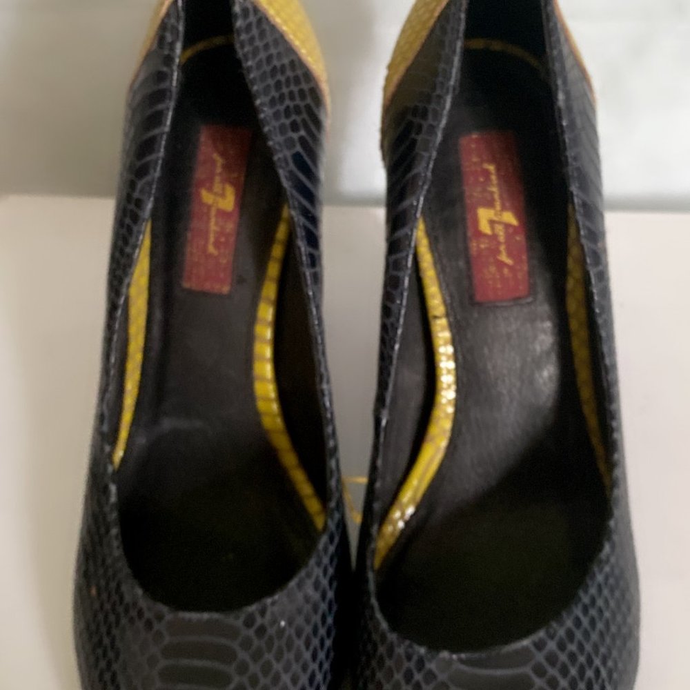 Pumps - Picture 4 of 4